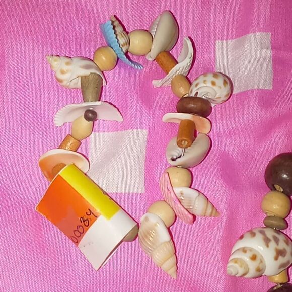 2 Surprise Beach shell 🐚 bracelet - Picture 5 of 8